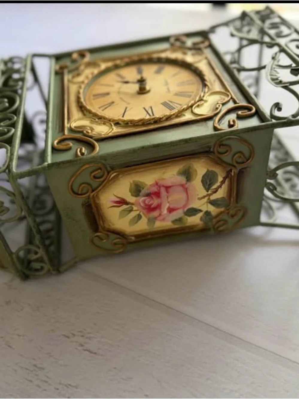 Edinburgh Clock Works Co. Vintage Style Metal Clock